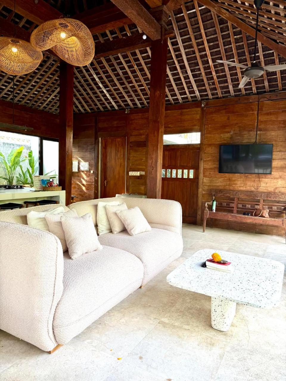 Elegant Villa Casabianca - Tropical Pool & Garden, Near Potato Head Beach Club! Seminyak Eksteriør billede