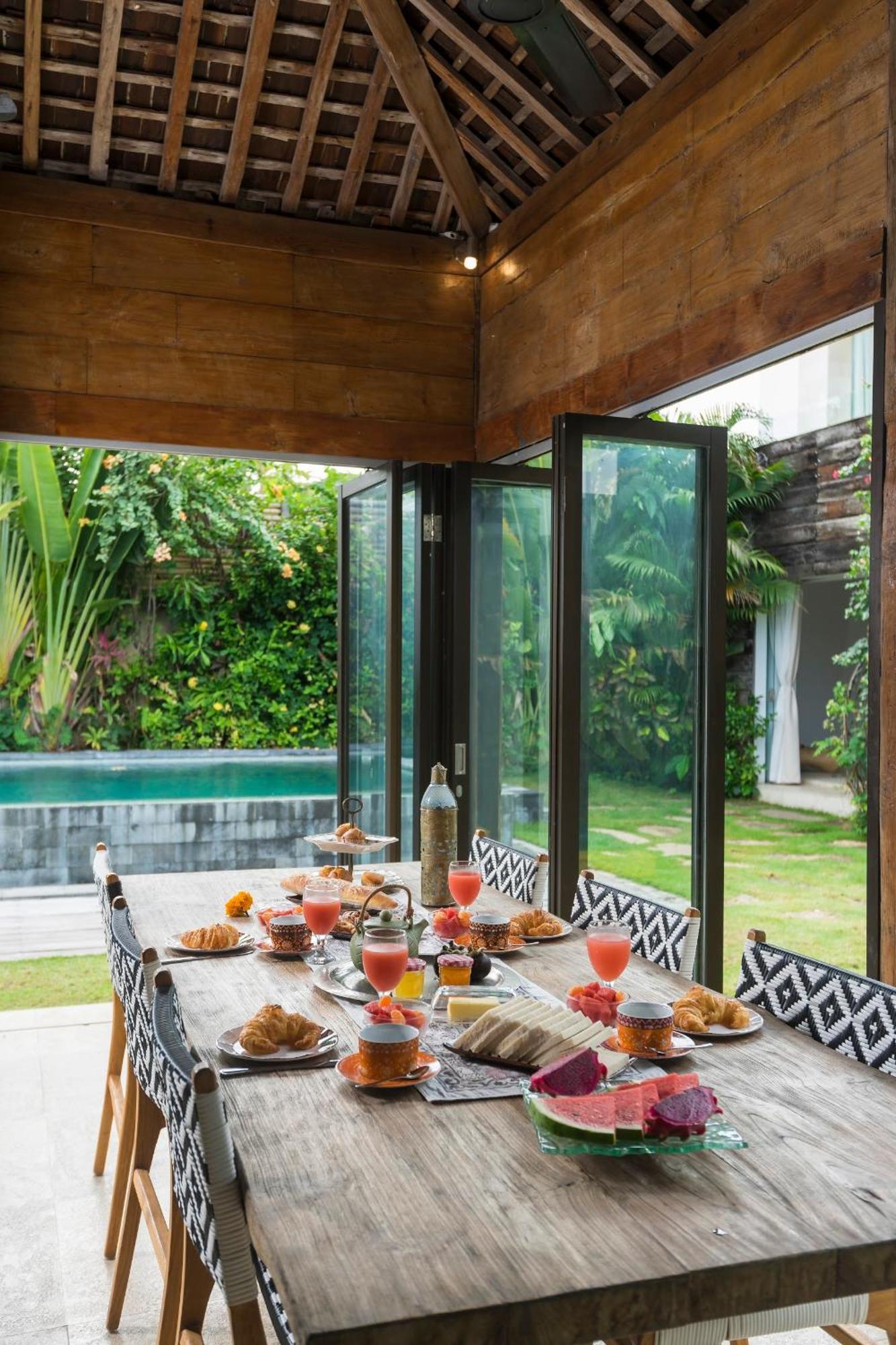 Elegant Villa Casabianca - Tropical Pool & Garden, Near Potato Head Beach Club! Seminyak Eksteriør billede