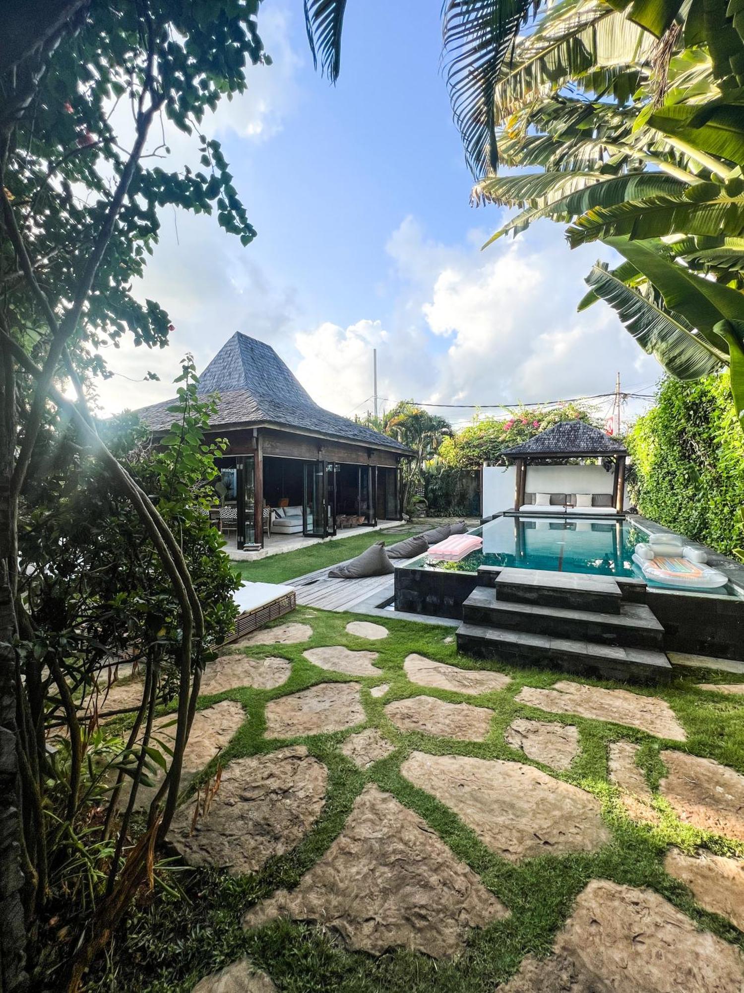 Elegant Villa Casabianca - Tropical Pool & Garden, Near Potato Head Beach Club! Seminyak Eksteriør billede