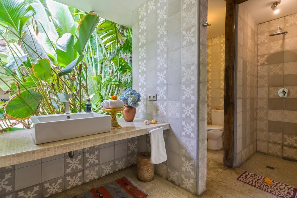 Elegant Villa Casabianca - Tropical Pool & Garden, Near Potato Head Beach Club! Seminyak Eksteriør billede